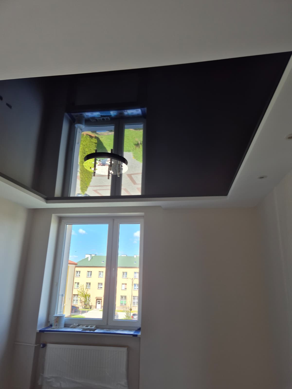 Sufit napinany — realizacja firmy Nowoczesne Sufity Napinane